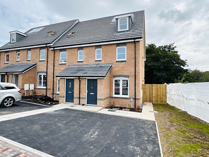 3 Bedroom Town House To Rent In Maes Frondeg, Johnstown, SA31