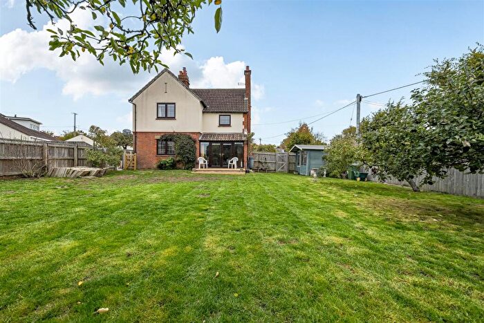 4 Bedroom Detached House For Sale In Martins Road, Keevil, BA14