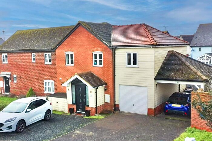 4 Bedroom Semi Detached House For Sale In Wright Mead, Chelmsford, CM2