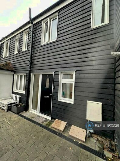 2 Bedroom Terraced House To Rent In Bakers Close, Kent, ME20