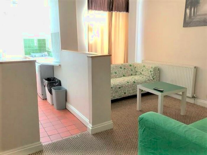 5 Bedroom Semi-Detached House To Rent In Harrow Road, Selly Oak, Birmingham, B29