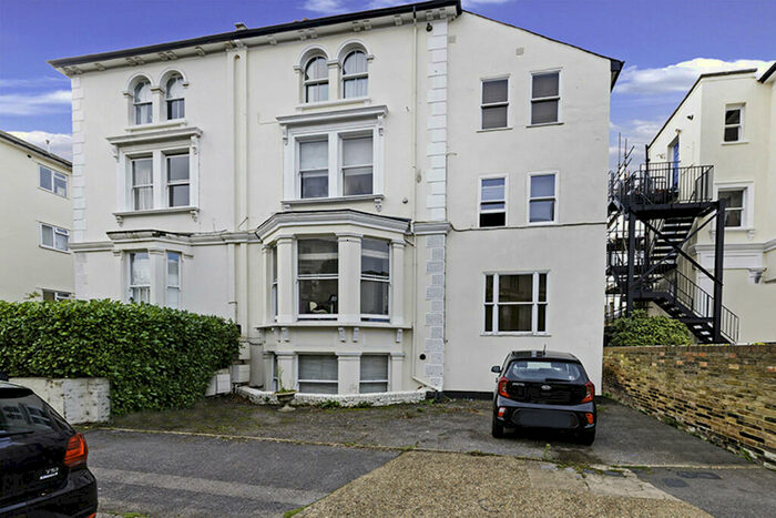 1 Bedroom Apartment To Rent In Cadogan Road, Surbiton, KT6