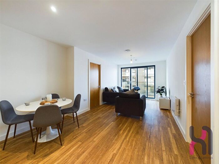 3 Bedroom Flat For Sale In Manchester Waters, Pomona Strand, Old Trafford, M16