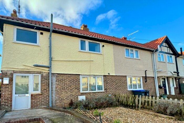 1 Bedroom Flat To Rent In Ruskin Road, Worthing, BN14