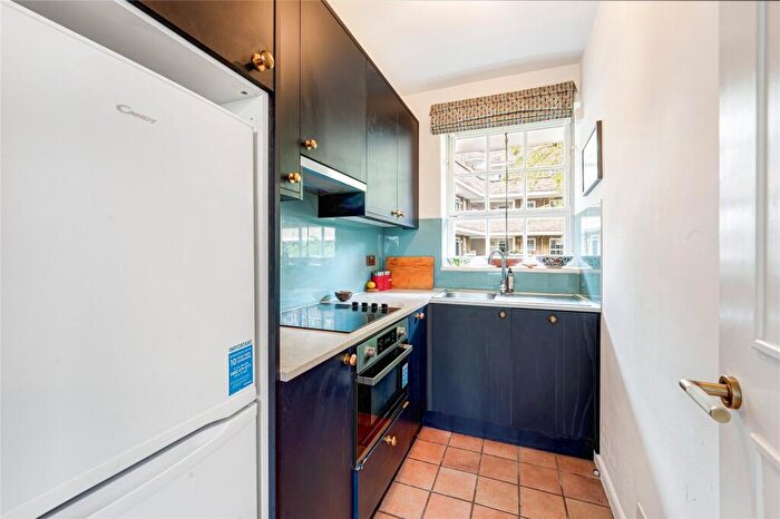 2 Bedroom Apartment To Rent In Vicarage Crescent, London, SW11
