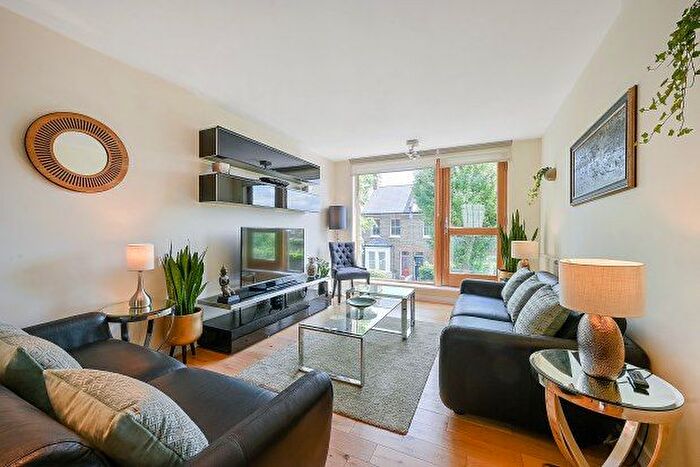 2 Bedroom Flat To Rent In Steele Road, London, W4