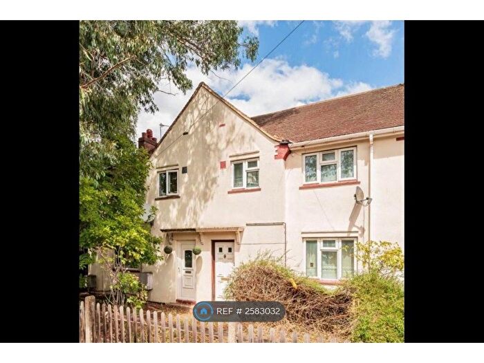 3 Bedroom Semi-Detached House To Rent In Beech Avenue, Brentford, TW8
