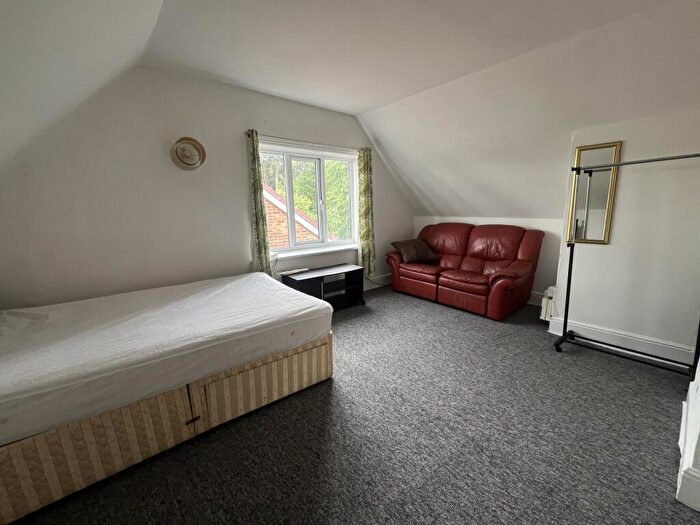 Studio To Rent In St Albans Crescent, Bournemouth, Dorset, BH8