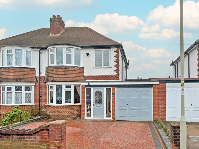3 Bedroom Semi Detached House For Sale In Claremont Road, Dudley, DY3