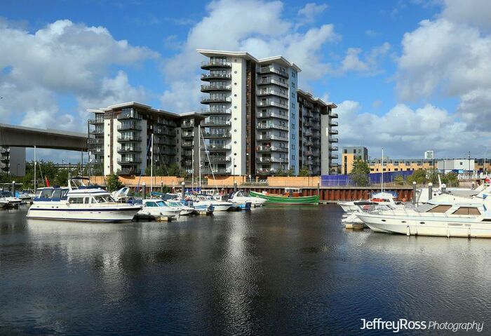 3 Bedroom Flat To Rent In Victoria Wharf, Watkiss Way, Cardiff, CF11
