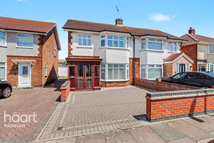 3 Bedroom Semi-Detached House For Sale In Hesselyn Drive, Rainham, RM13