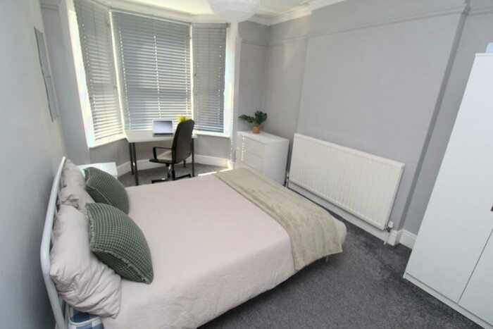 6 Bedroom Semi-Detached House To Rent In Trinity Avenue, Lenton, Nottingham, NG7