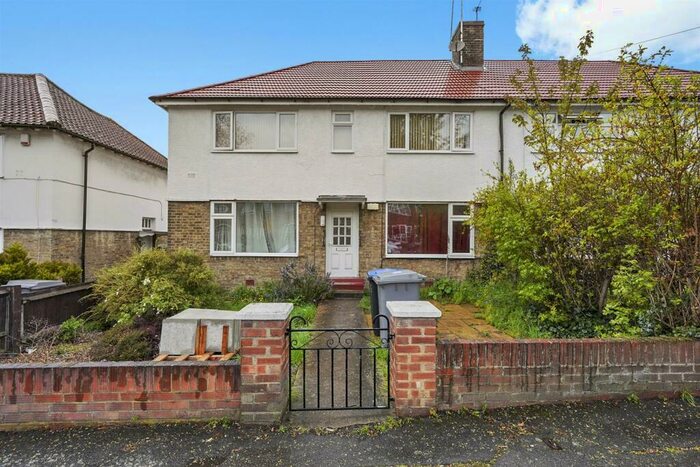2 Bedroom Maisonette To Rent In Aboyne Road, Neasden, NW10