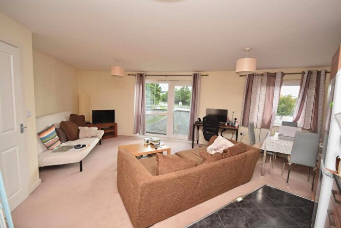 1 Bedroom Flat To Rent In Spectre Court, Hatfield, AL10