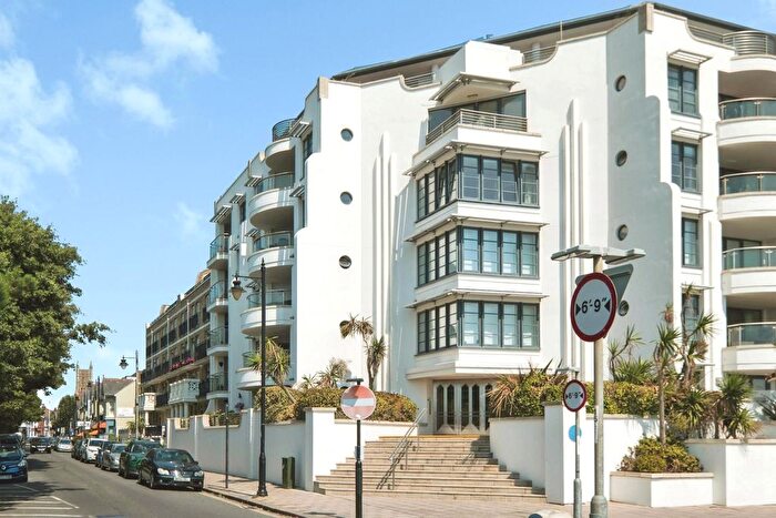 2 Bedroom Flat For Sale In Steyne Gardens, Worthing, West Sussex, BN11