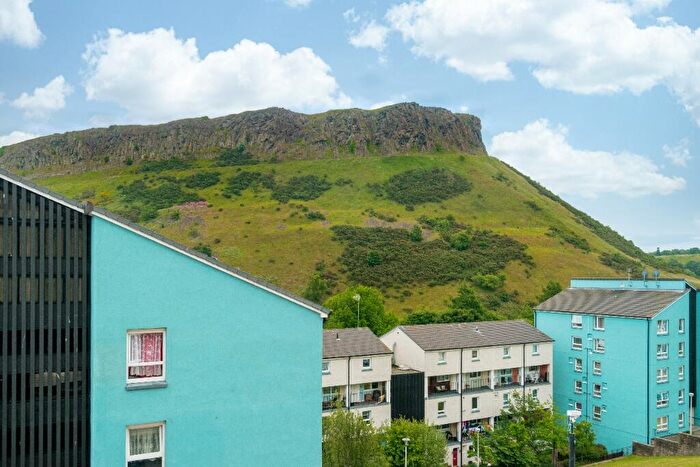 2 Bedroom Flat To Rent In Viewcraig Gardens, Old Town, Edinburgh, EH8