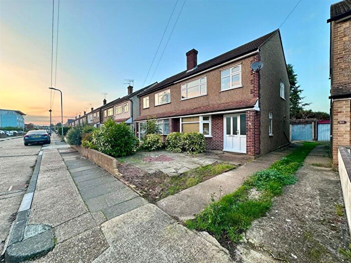 3 Bedroom Property To Rent In Epping Close, Romford, RM7