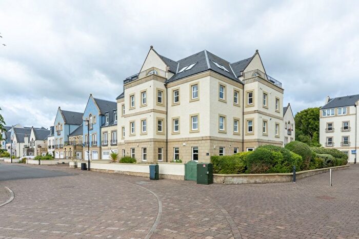 2 Bedroom Flat For Sale In Harbour Square, Harbour Square, PA16