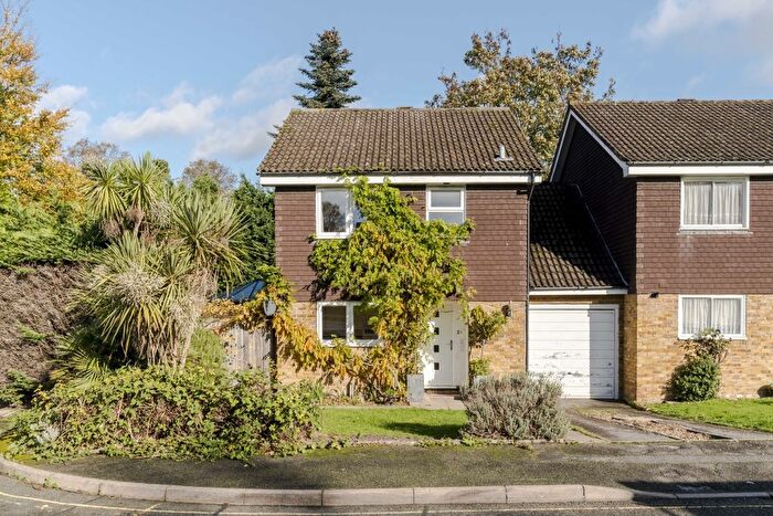 4 Bedroom Semi-Detached House To Rent In Hailsham Close, Surbiton, KT6