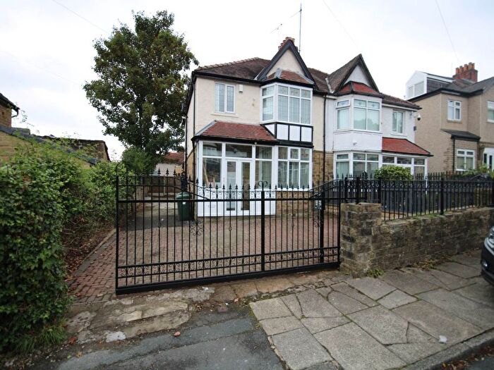 3 Bedroom Property To Rent In Ashfield Drive, Frizinghall, BD9