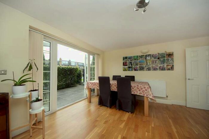 2 Bedroom Flat To Rent In Pickering House, Windmill Road, W5