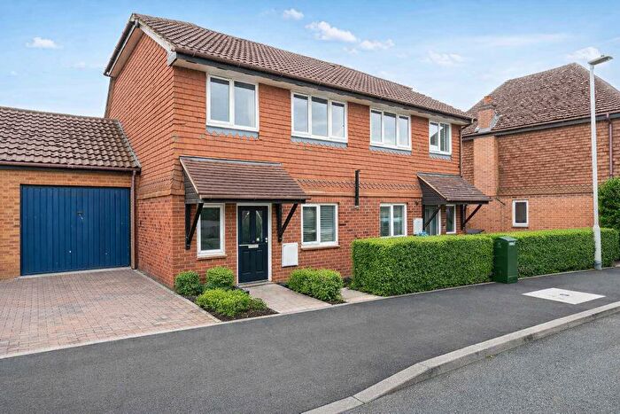 3 Bedroom Terraced House For Sale In Broad Hinton, Twyford, Reading, Berkshire, RG10