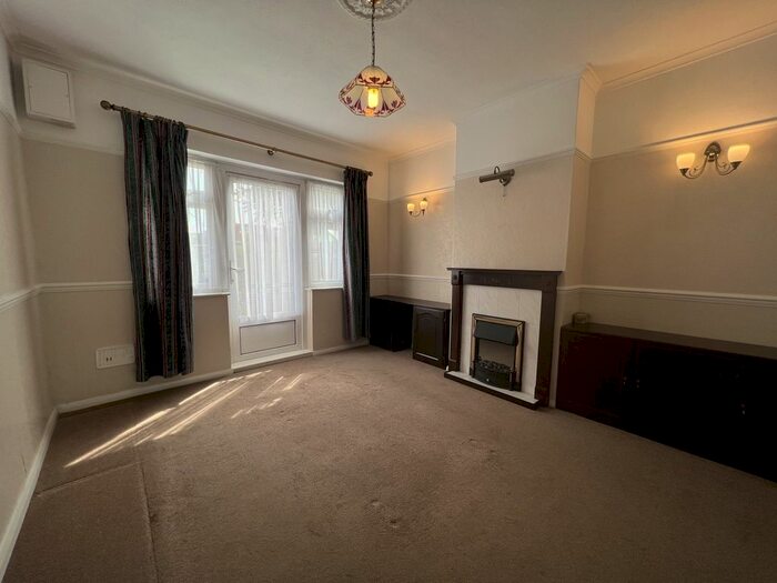 3 Bedroom Semi-Detached House To Rent In Vicarage Farm Road, Hounslow, Greater London, TW5