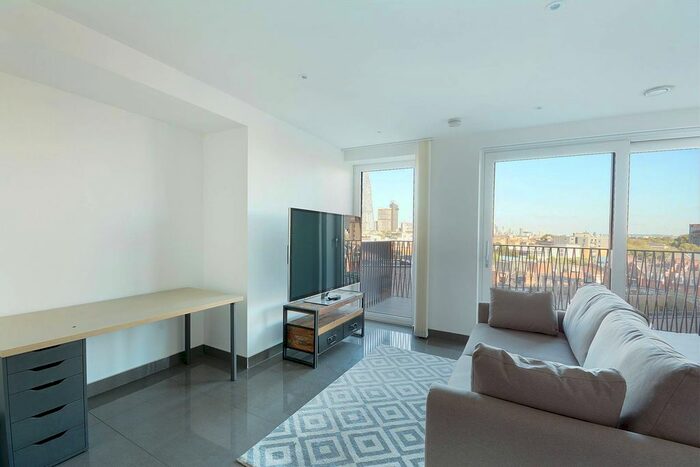 2 Bedroom Flat To Rent In Blackfriars Road, Borough, London, SE1