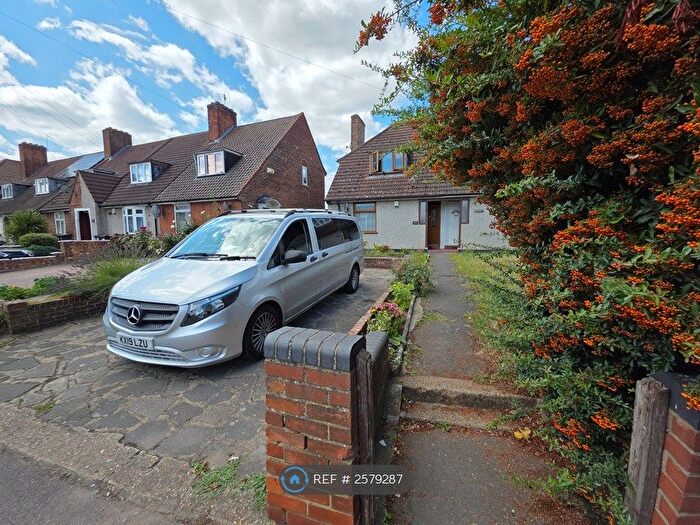 2 Bedroom End Of Terrace House To Rent In Broad Street, Dagenham, RM10