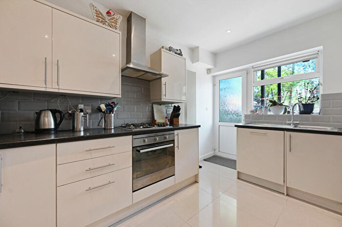2 Bedroom Ground Maisonette To Rent In Masons Avenue, Harrow, HA3