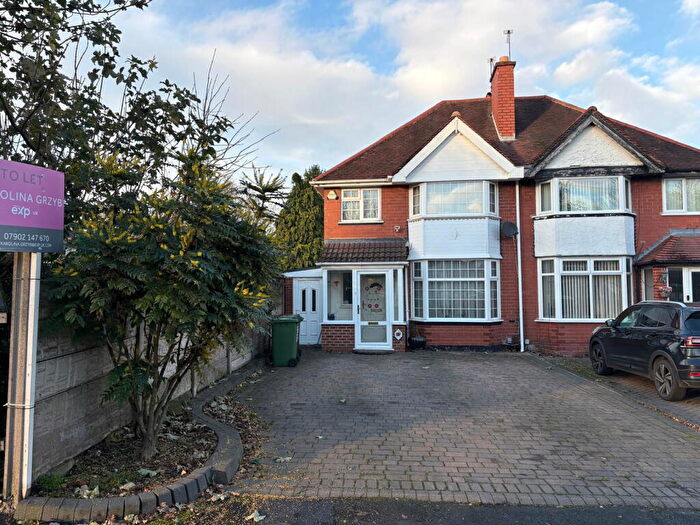 3 Bedroom Semi Detached House To Rent In Barn Lane, Solihull, B92