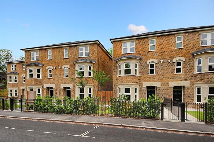 4 Bedroom Semi-Detached House To Rent In The Park, W5