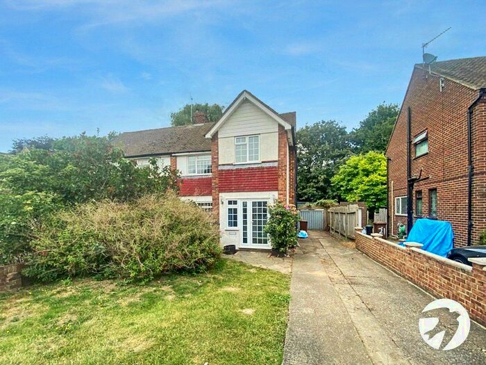 4 Bedroom Semi-Detached House To Rent In Squires Close, Rochester, Kent, ME2