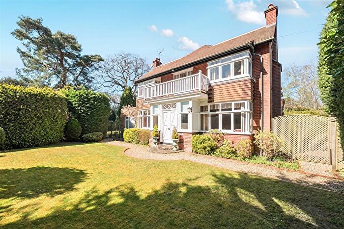 4 Bedroom Detached House For Sale In Heatherdene Avenue, Crowthorne, Berkshire, RG45