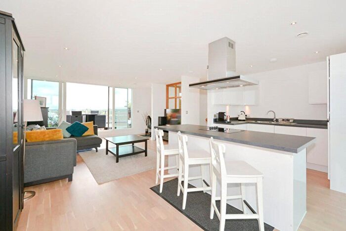 2 Bedroom Flat To Rent In Cross Road, Croydon, CR0