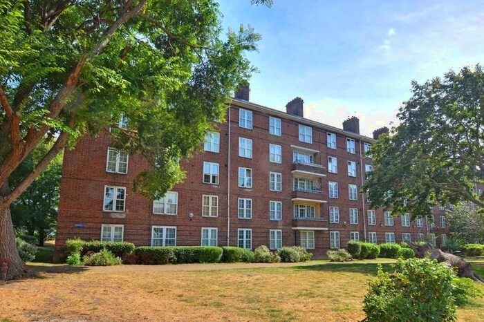 3 Bedroom Flat To Rent In Welland Street, London, SE10