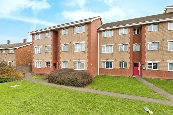 2 Bedroom Flat To Rent In Garner Court, Tilbury, RM18