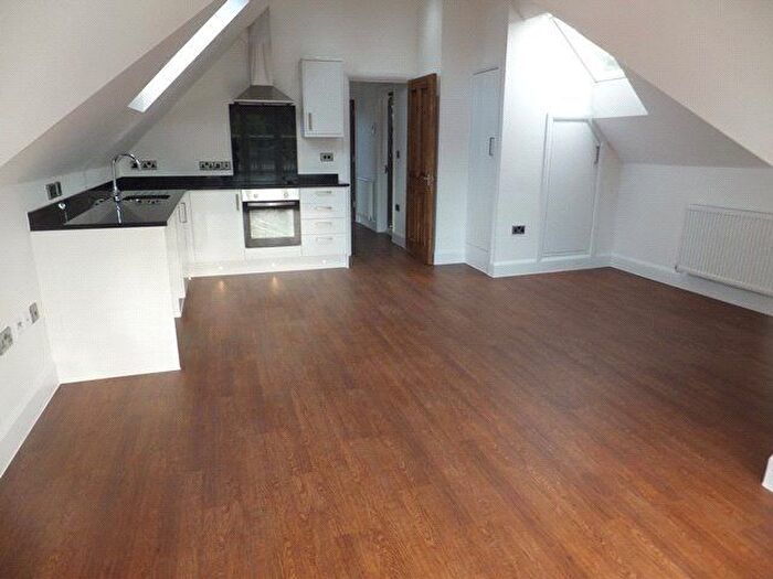 1 Bedroom Flat To Rent In Westview Avenue, Whyteleafe, Surrey, CR3