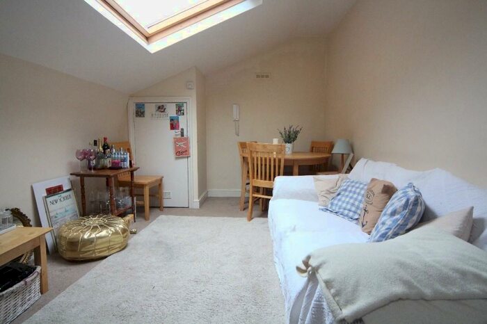 2 Bedroom Flat To Rent In - Tollington Park, Finsbury Park, N4