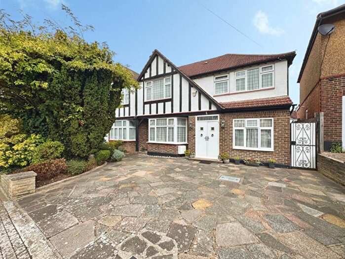 5 Bedroom Semi Detached House For Sale In Savoy Close, Edgware, HA8