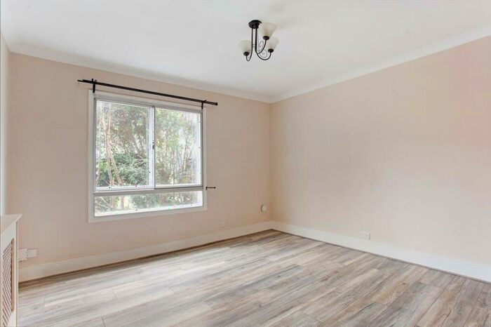 1 Bedroom Flat To Rent In Albert Road, Kingston Upon Thames, KT1