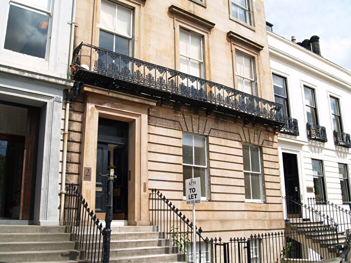 3 Bedroom Flat To Rent In Newton Place, Top, Glasgow, G3