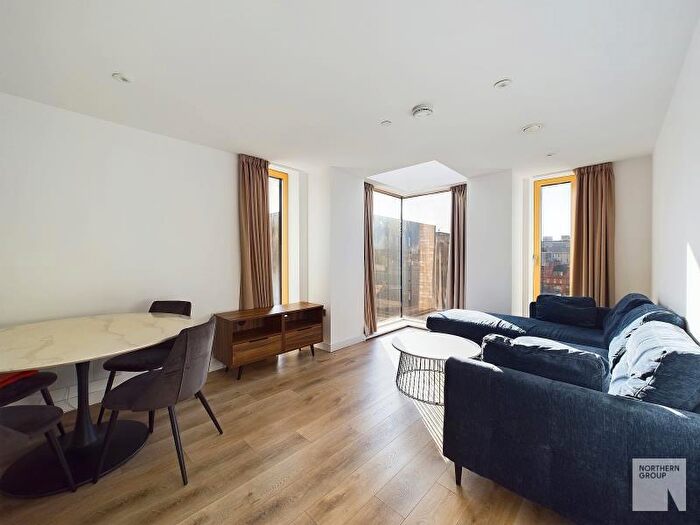 2 Bedroom Apartment To Rent In Flat :: The Quarters, M1