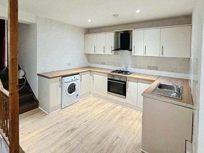 3 Bedroom Flat To Rent In Fletton Avenue, Peterborough, PE2