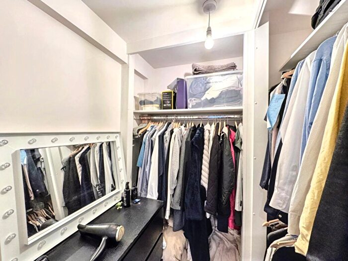 1 Bedroom Flat For Sale In Crest View Drive, Petts Wood, Orpington, BR5