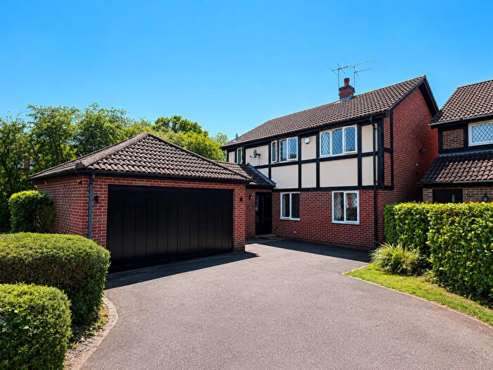 4 Bedroom Detached House For Sale In Seymour Grove, Warwick, CV34