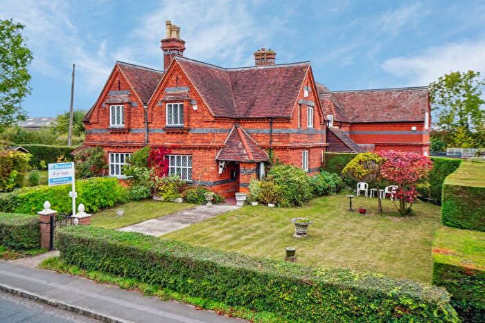 2 Bedroom Cottage For Sale In Oakley Green Road, Windsor, SL4