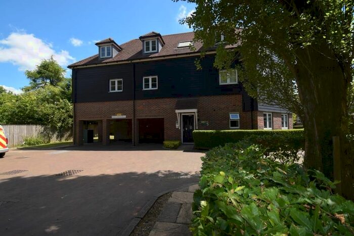 2 Bedroom Flat To Rent In Windsor House, Chairmakers Close, Princes Risborough, Buckinghamshire, HP27