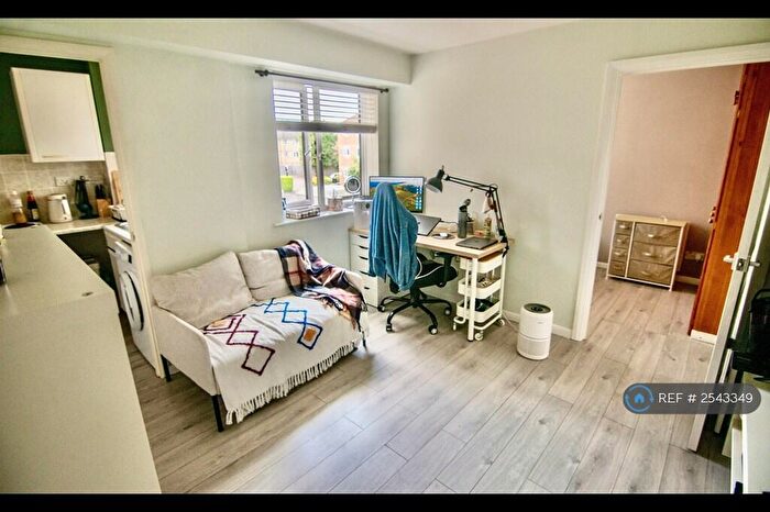 1 Bedroom Flat To Rent In Taunton Drive, London, N2