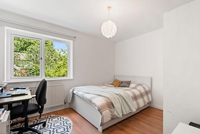 2 Bedroom Flat To Rent In Canonbury Crescent, Canonbury, N1